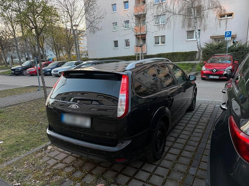 Gebraucht Ford Focus Titanium 109 PS (80 kW) 2010 Schwarz Kombi