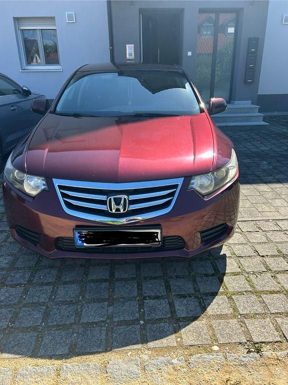 Rot Gebraucht 2012 Honda Accord Comfort Limousine | 8.900 € (Fairer Preis) - Bild 1/4