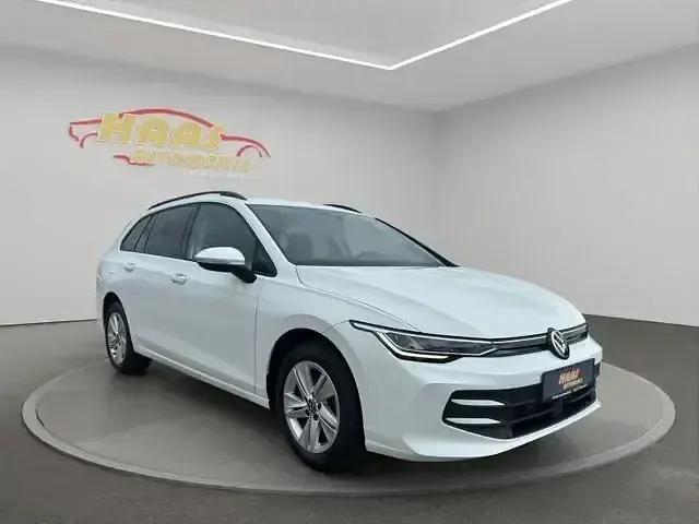 Gebraucht VW Golf VIII Life 116 PS (85 kW) 2025 Weiß Kombi