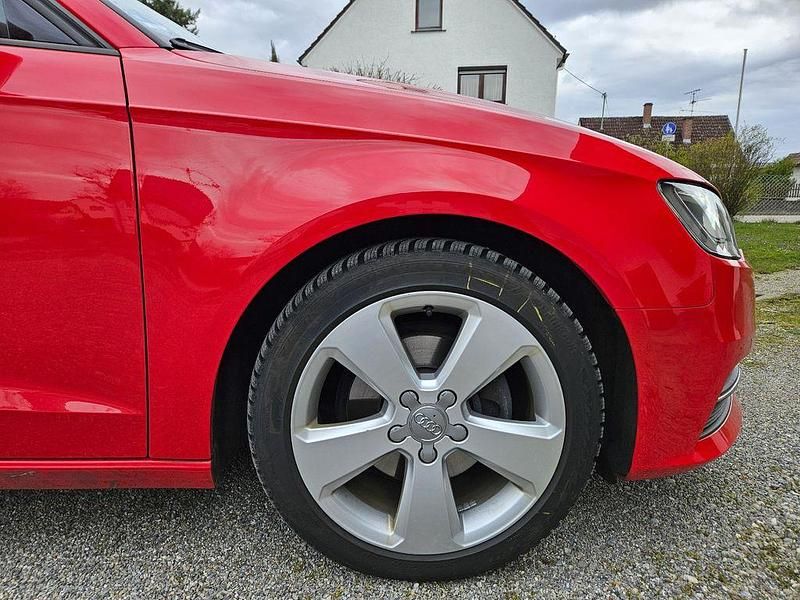 Gebraucht Audi A3 Ambition 150 PS (110 kW) 2015 Rot Limousine
