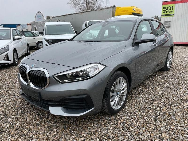 Grau Gebraucht 2023 BMW 118 Advantage Kleinwagen | 20.950 € (Superpreis) - Bild 1/4
