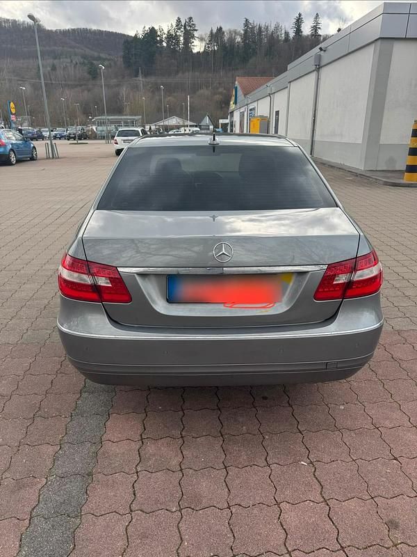 Gebraucht Mercedes E250 204 PS (150 kW) 2012 Grau Limousine
