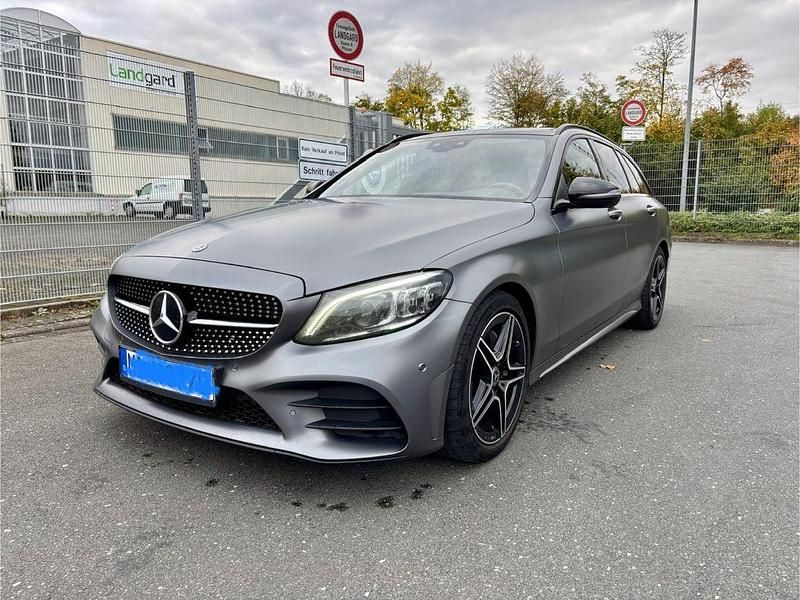 Grau Gebraucht 2020 Mercedes C220 AMG Limousine | 18.700 € (Etwas zu teuer) - Bild 1/4