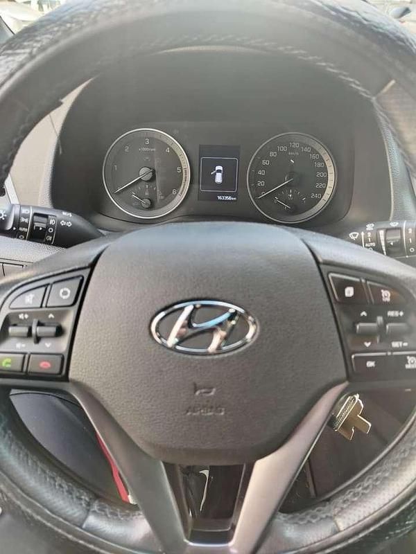 Weiß Gebraucht 2018 Hyundai Tucson Passion SUV | 15.500 € (Teuer) - Bild 1/4