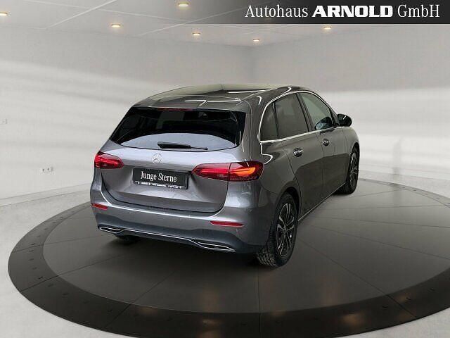 Gebraucht Mercedes B250 Progressive 224 PS (164 kW) 2024 Grau (mountaingrau) Van / Kleinbus