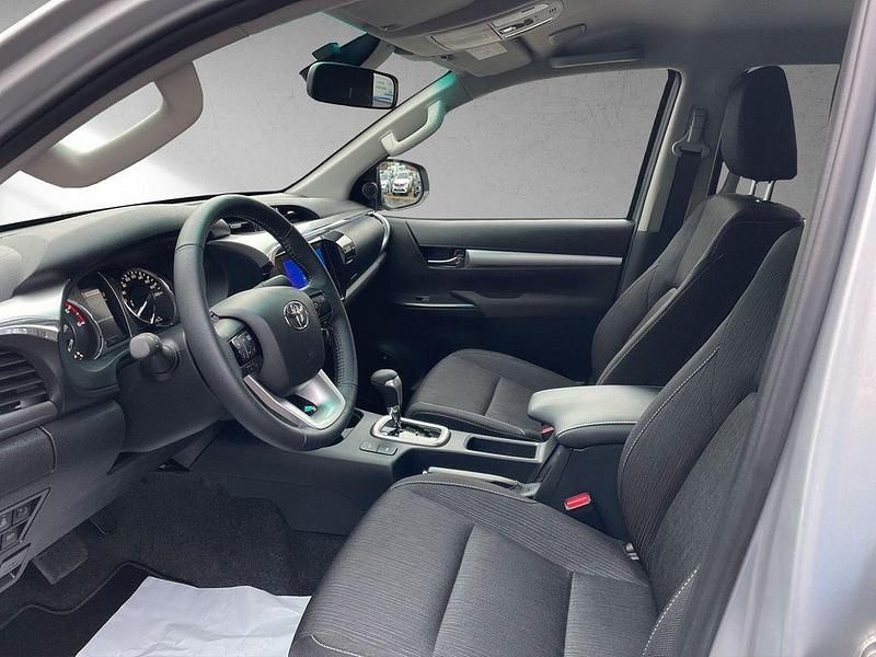 Gebraucht Toyota HiLux Comfort 150 PS (110 kW) 2024 Silber Abholung