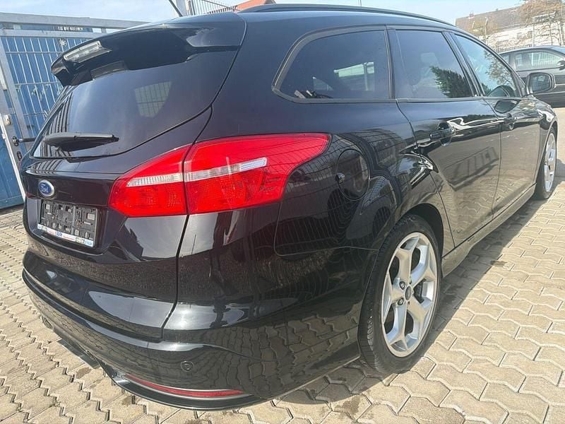 Gebraucht Ford Focus ST 185 PS (136 kW) 2015 Schwarz Limousine