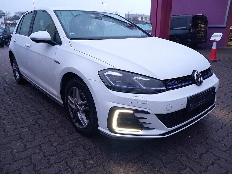 Gebraucht VW Golf VII GTE 204 PS (150 kW) 2017 Pure white Limousine