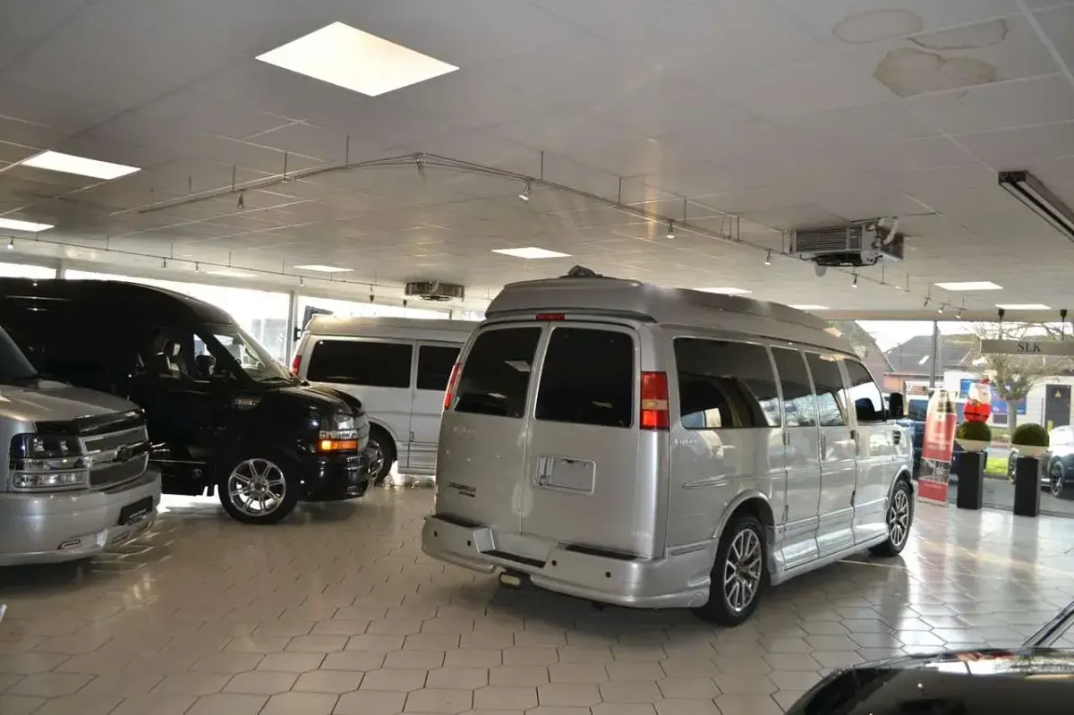 Usado Chevrolet Express 314 CV (230 kW) 2014 Plateado Monovolumen