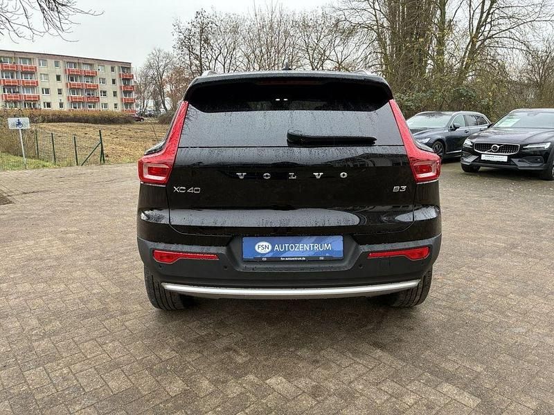 Nowe Volvo XC40 Core 163 KM (119 kW) 2025 Czarny SUV