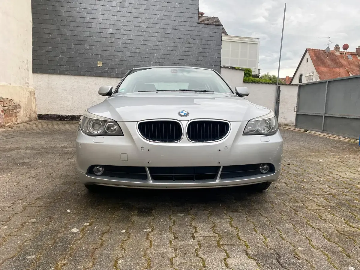 Gebraucht BMW 520 170 PS (125 kW) 2004 Silber Limousine