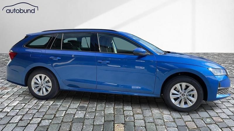 Neu Skoda Octavia Selection 150 PS (110 kW) 2025 Blau / raceblau Kombi