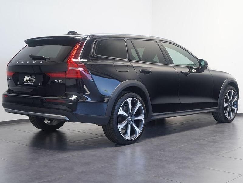 Gebraucht Volvo V60 CC Ultimate 197 PS (144 kW) 2024 Schwarz Kombi