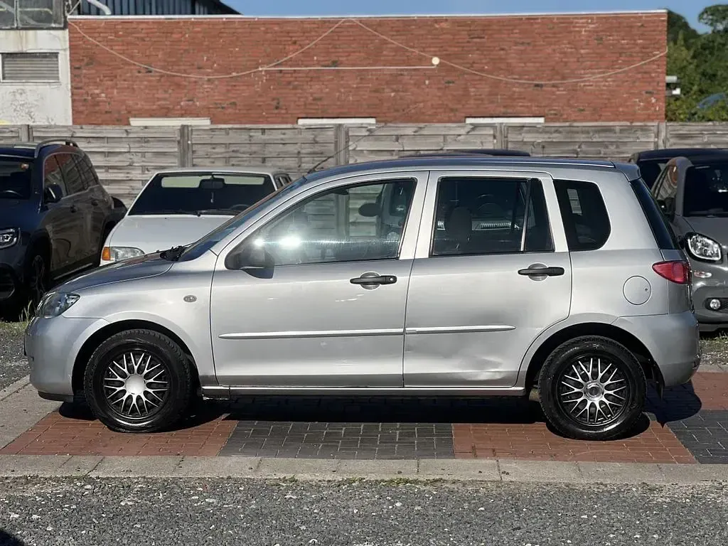 Gebraucht Mazda 2 75 PS (55 kW) 2005 Silber Kleinwagen