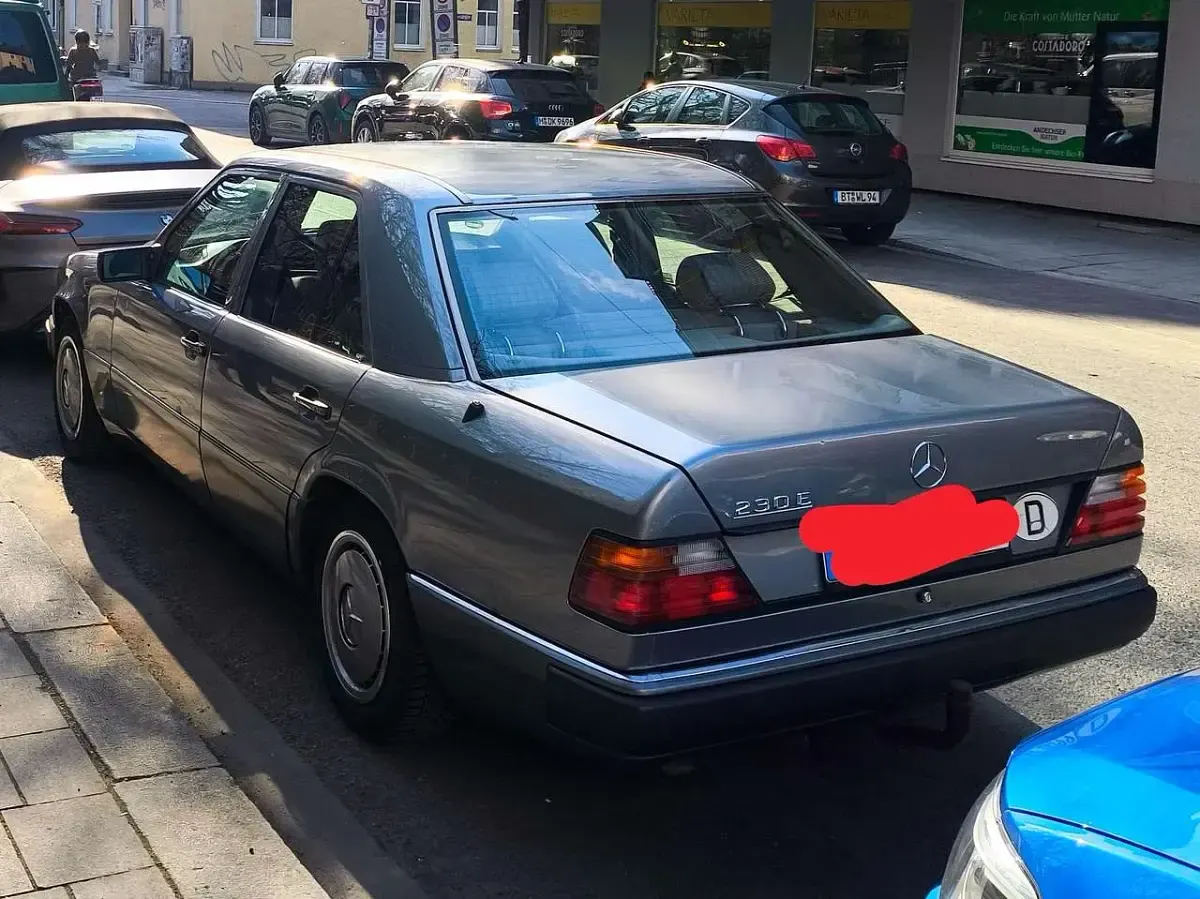 Gebraucht Mercedes E230 132 PS (97 kW) 1989 Grau Limousine