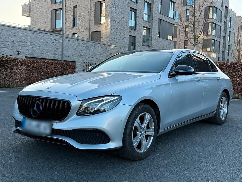 Gebraucht Mercedes E220 194 PS (142 kW) 2016 Silber Limousine