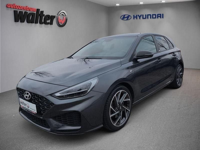 Gebraucht Hyundai i30 Comfort 159 PS (116 kW) 2021 Dark knight / mic Limousine