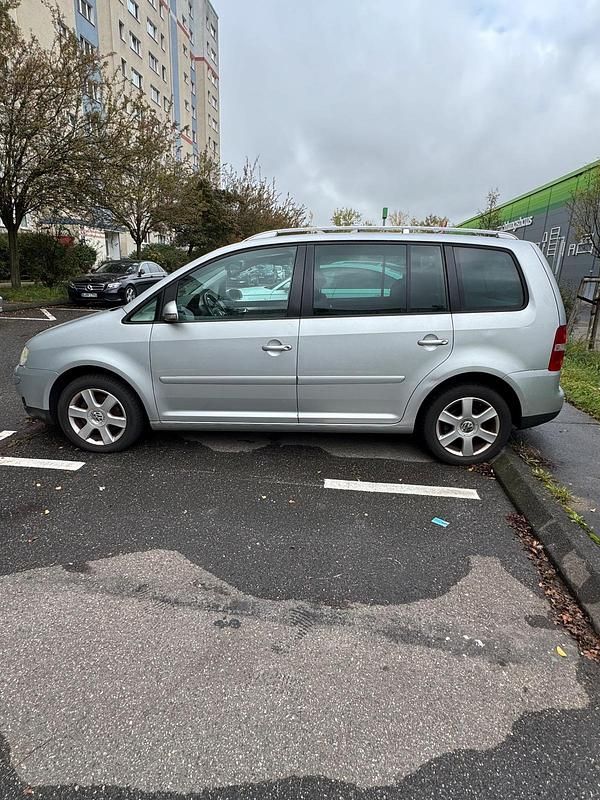 Silber Gebraucht 2004 VW Touran Van / Kleinbus | 1.100 € (Guter Preis) - Bild 1/4