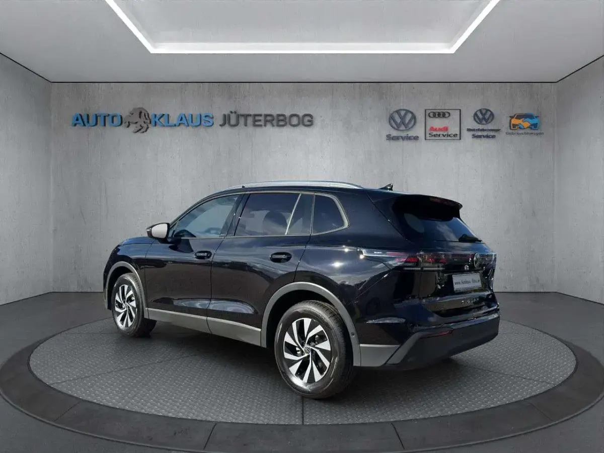Gebraucht VW Tiguan Life 150 PS (110 kW) 2024 Schwarz SUV