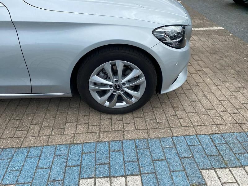 Gebraucht Mercedes C220 194 PS (142 kW) 2019 Silber Limousine