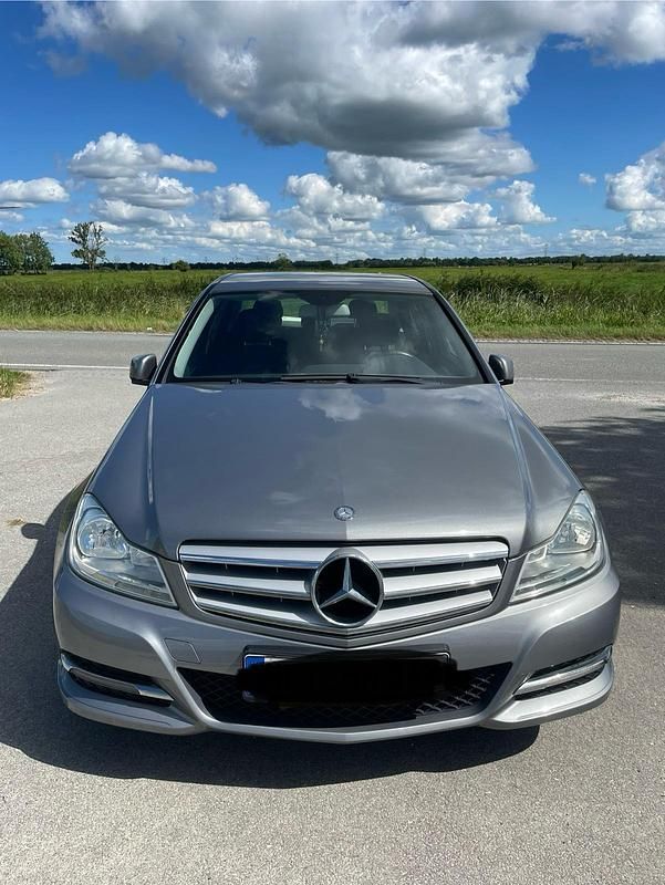 Grau Gebraucht 2011 Mercedes C180 Limousine | 6.500 € - Bild 1/4