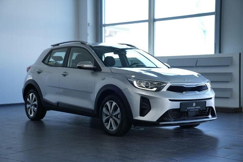 Gebraucht Kia Stonic Vision 101 PS (74 kW) 2024 (kcs) sparklingsilber met. SUV