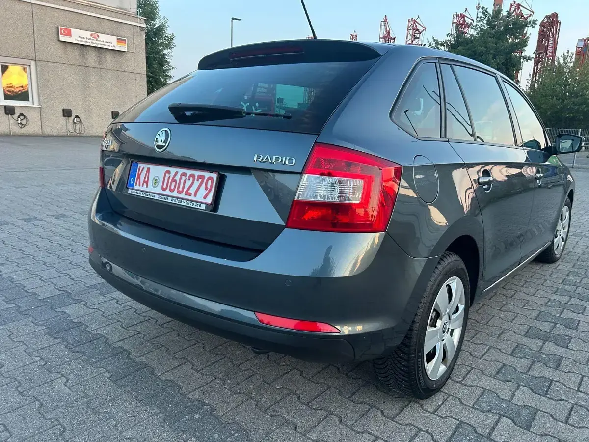 Gebraucht Skoda Rapid Ambition 90 PS (66 kW) 2016 Grau Kleinwagen
