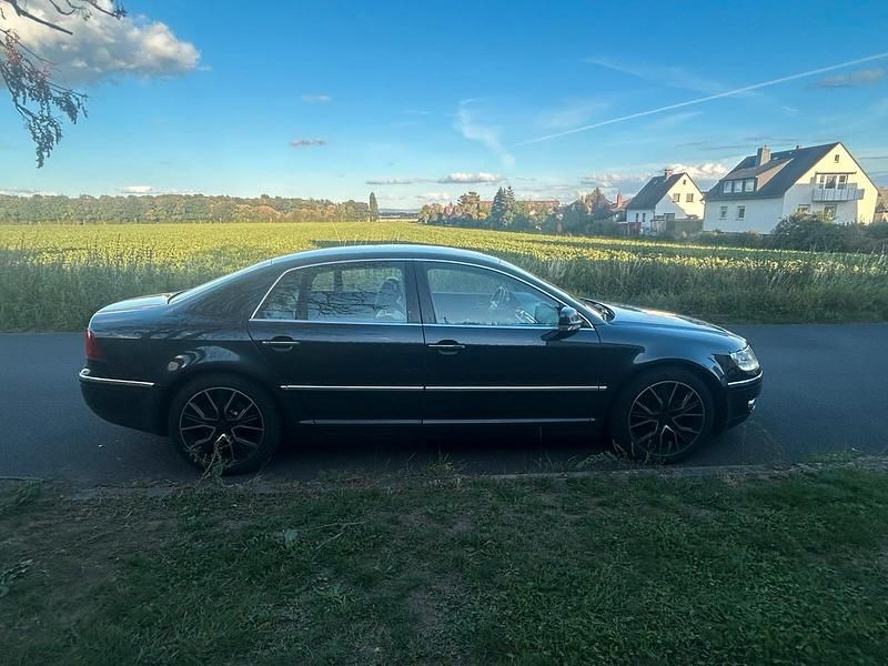 Grau Gebraucht 2008 VW Phaeton Limousine | 5.550 € (Fairer Preis) - Bild 1/4