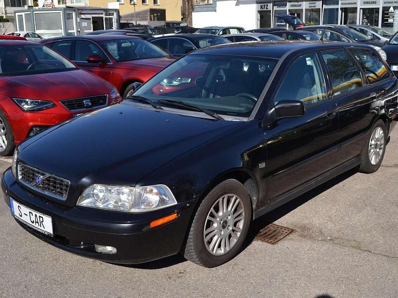 Schwarz Gebraucht 2003 Volvo V40 Standard Kombi | 990 € (Guter Preis) - Bild 1/4