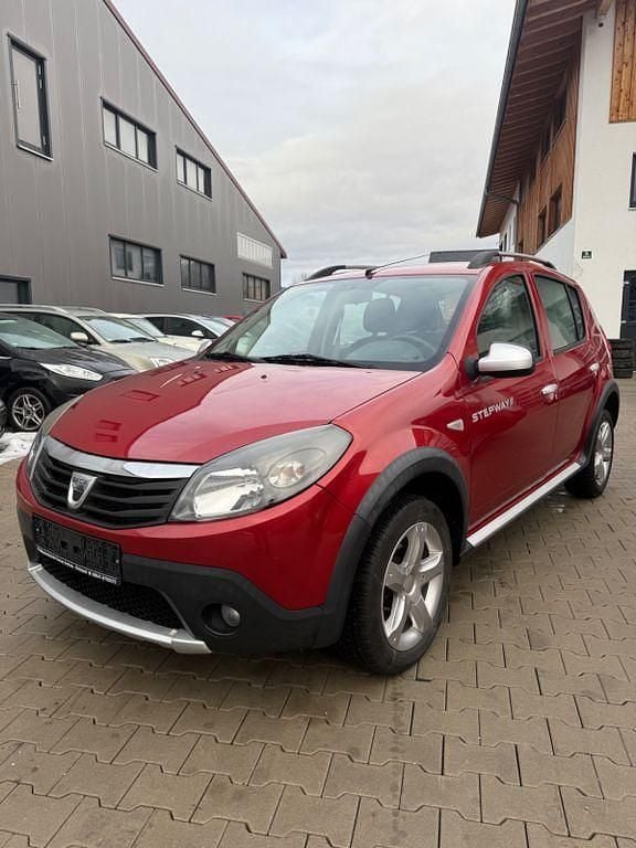 Rot Gebraucht 2012 Dacia Sandero Stepway Limousine | 3.990 € (Superpreis) - Bild 1/4