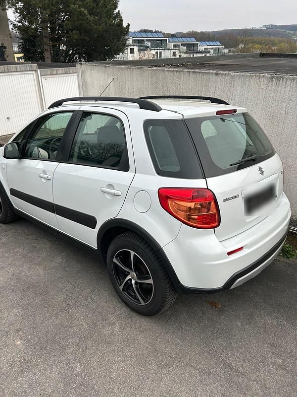 Gebraucht Suzuki SX4 120 PS (88 kW) 2011 Weiß Kleinwagen