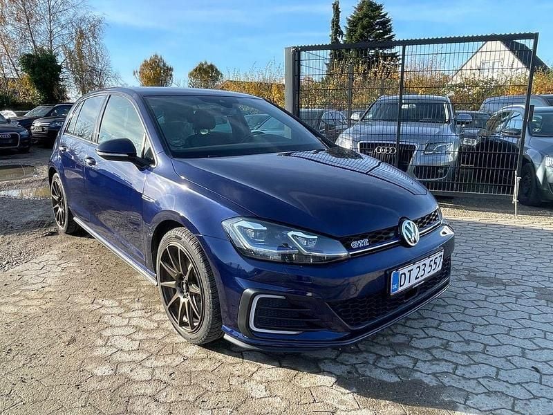 Blau Gebraucht 2018 VW Golf VII GTE Limousine | 11.900 € (Fairer Preis) - Bild 1/4