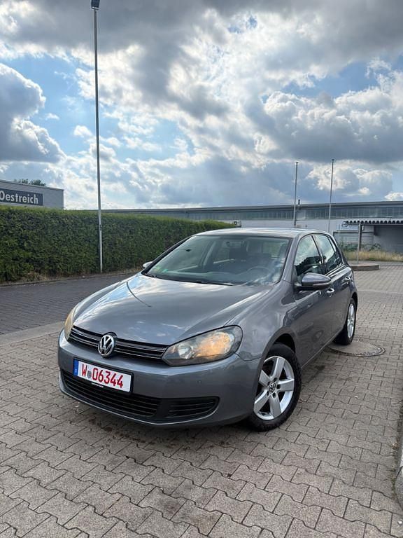 Grau Gebraucht 2010 VW Golf VI Comfortline Limousine | 4.990 € (Fairer Preis) - Bild 1/4