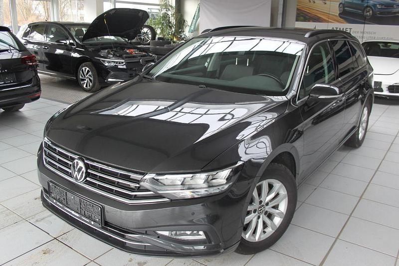 Gebraucht VW Passat 150 PS (110 kW) 2022 Grau Limousine