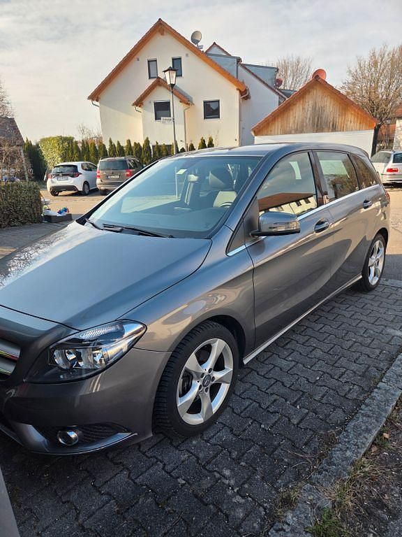Gebraucht Mercedes B180 122 PS (89 kW) 2014 Grau Van / Kleinbus