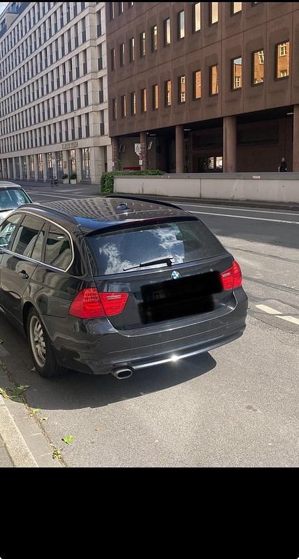 Schwarz Gebraucht 2011 BMW 318 Limousine | 4.000 € (Guter Preis) - Bild 1/4