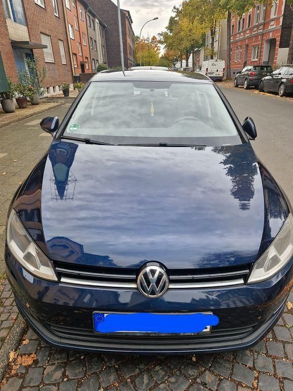 Blau Gebraucht 2014 VW Golf VII Trendline Limousine | 7.400 € (Fairer Preis) - Bild 1/4
