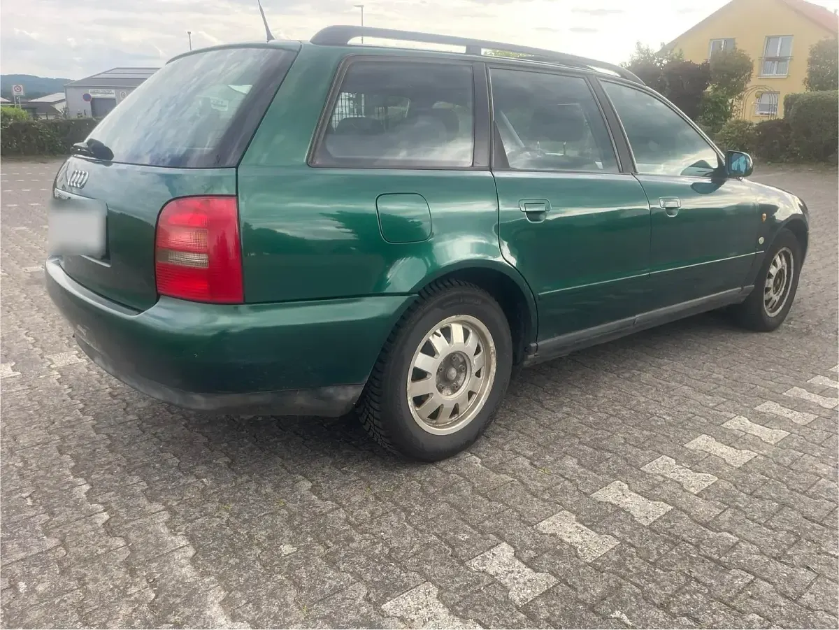 Gebraucht Audi A4 110 PS (80 kW) 1997 Grün Kombi