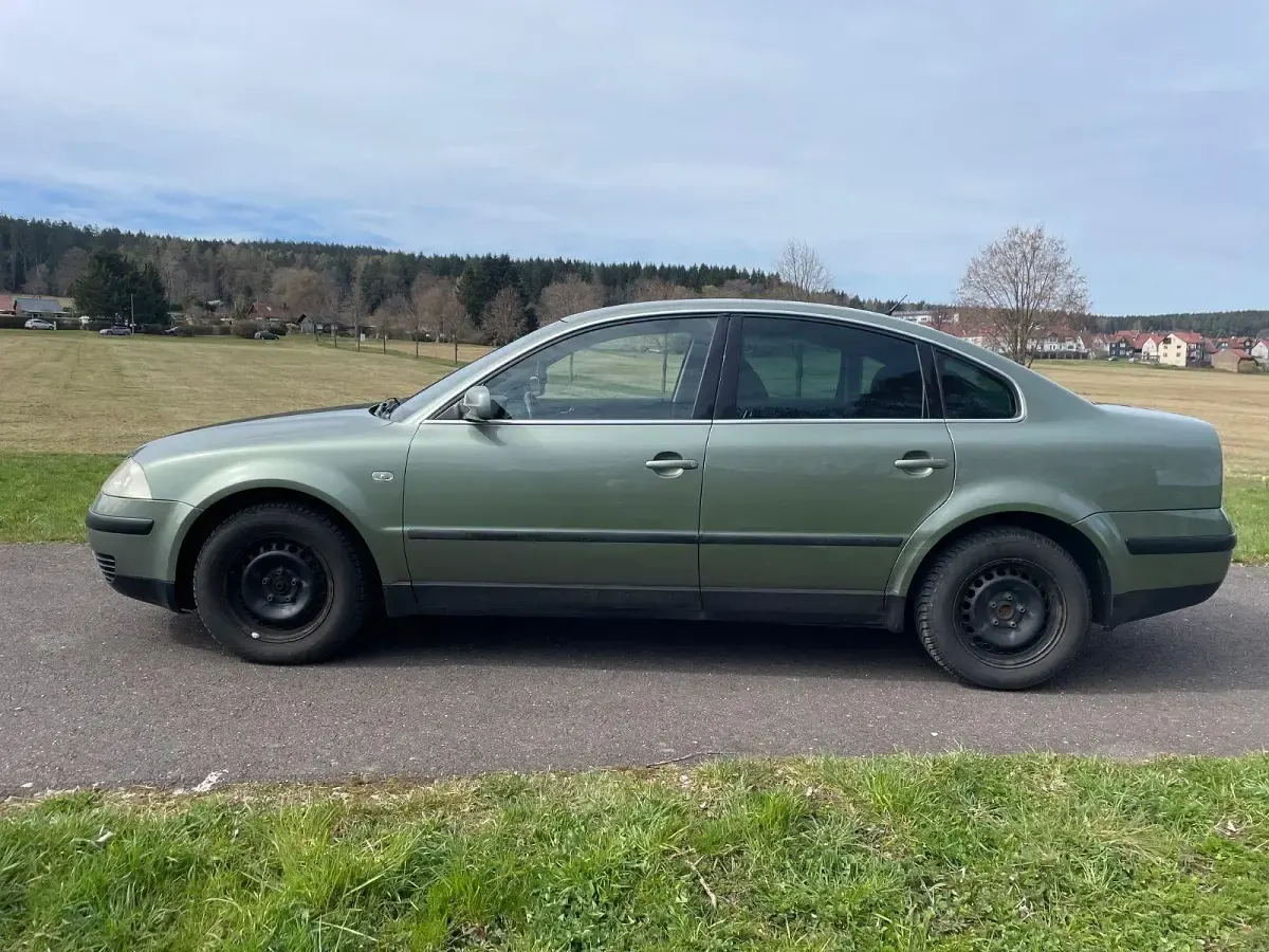 Gebraucht VW Passat Basis 150 PS (110 kW) 2001 Grün Limousine