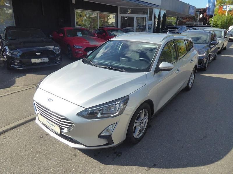 Silber Gebraucht 2022 Ford Focus Cool & Connect Limousine | 22.900 € (Teuer) - Bild 1/4