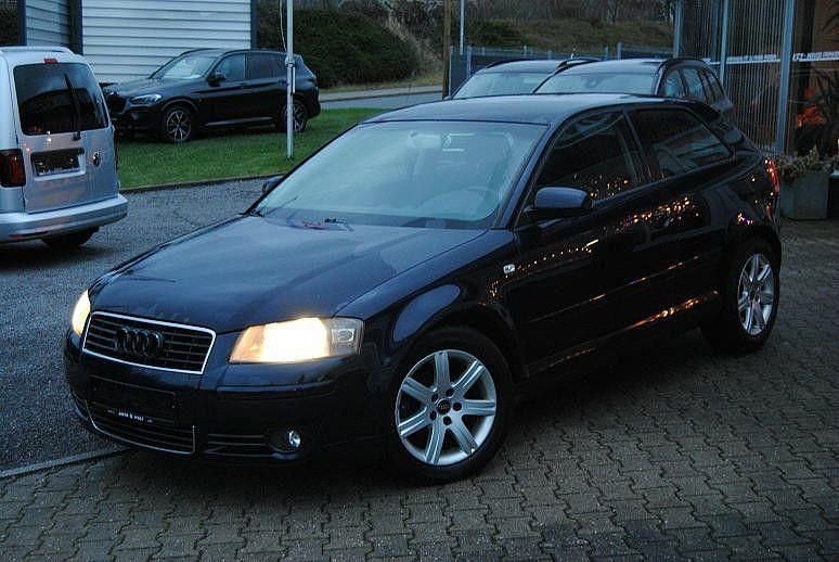 Blau Gebraucht 2003 Audi A3 Ambiente Limousine | 550 € (Superpreis) - Bild 1/4