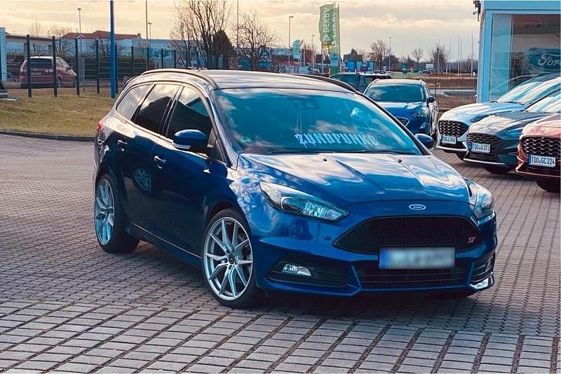 Gebraucht Ford Focus ST 250 PS (183 kW) 2017 Blau Kombi