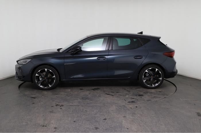 Neu Cupra Leon 150 PS (110 kW) 2026 Grau, magnetic tech (s7) Limousine