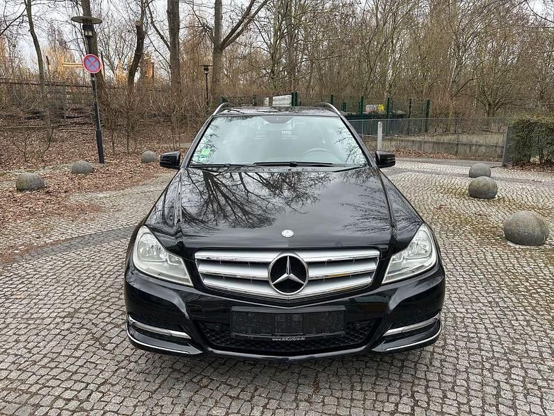 Gebraucht Mercedes C180 Elegance 156 PS (114 kW) 2011 Schwarz Limousine