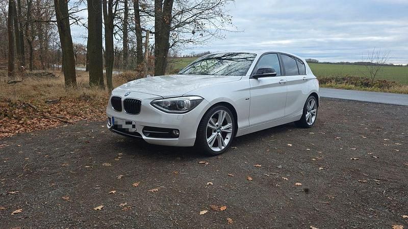 Weiß Gebraucht 2012 BMW 116 Sport Line Kleinwagen | 5.600 € (Guter Preis) - Bild 1/4