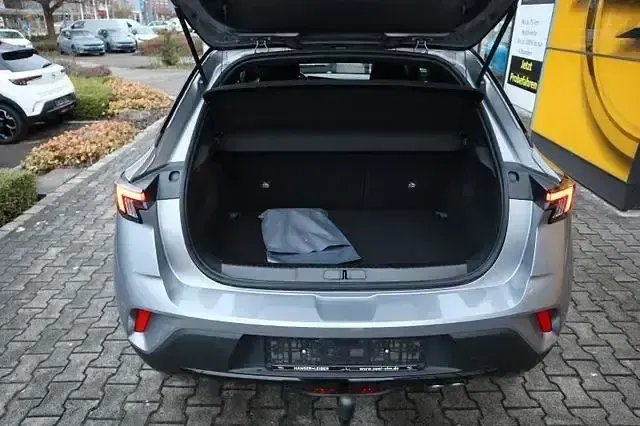 Gebraucht Opel Mokka 136 PS (100 kW) 2024 Kontrast grau SUV