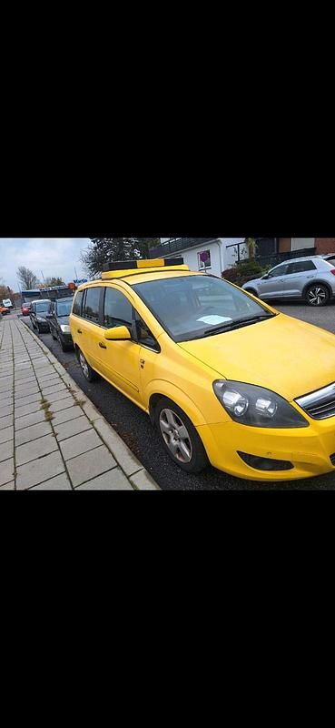 Gebraucht Opel Zafira 120 PS (88 kW) 2011 Gelb Van / Kleinbus
