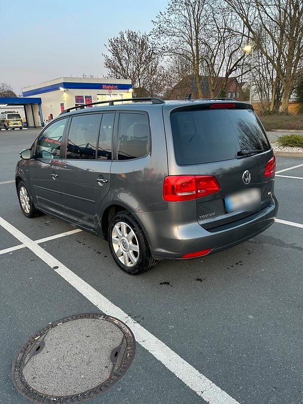 Gebraucht VW Touran 105 PS (77 kW) 2013 Braun Van / Kleinbus
