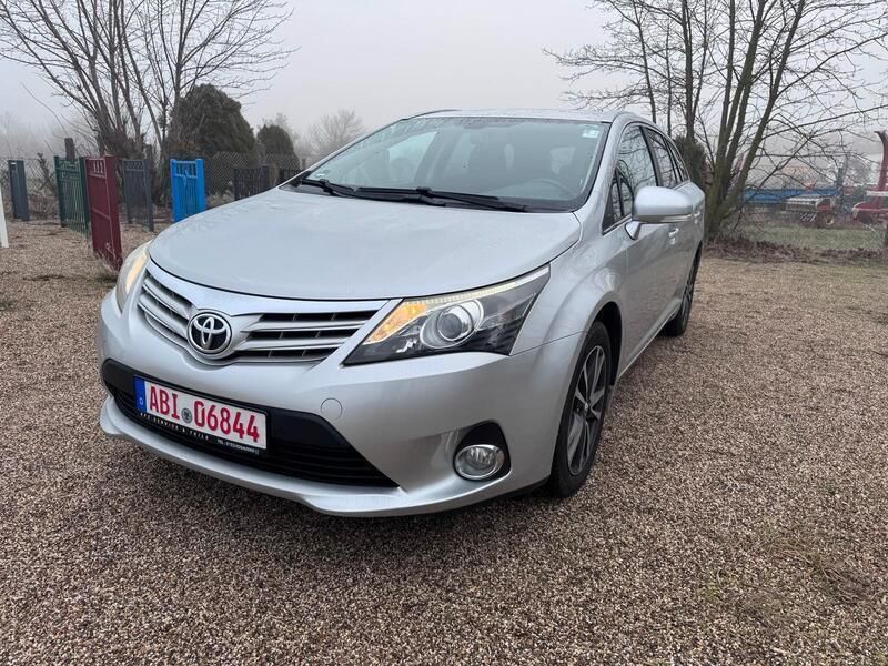 Silber Gebraucht 2013 Toyota Avensis Edition Kombi | 6.299 € (Guter Preis) - Bild 1/4