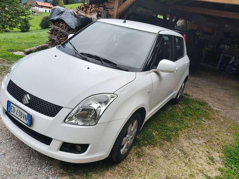 Weiß Gebraucht 2009 Suzuki Swift Comfort Kleinwagen | 4.500 € (Teuer) - Bild 1/4